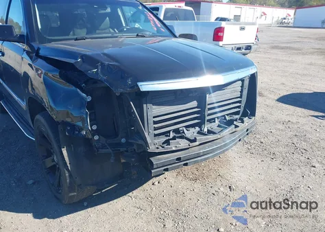 2015 Cadillac Escalade Luxury z USA, uszkodzony, nr VIN 1GYS4BKJ9FR245313